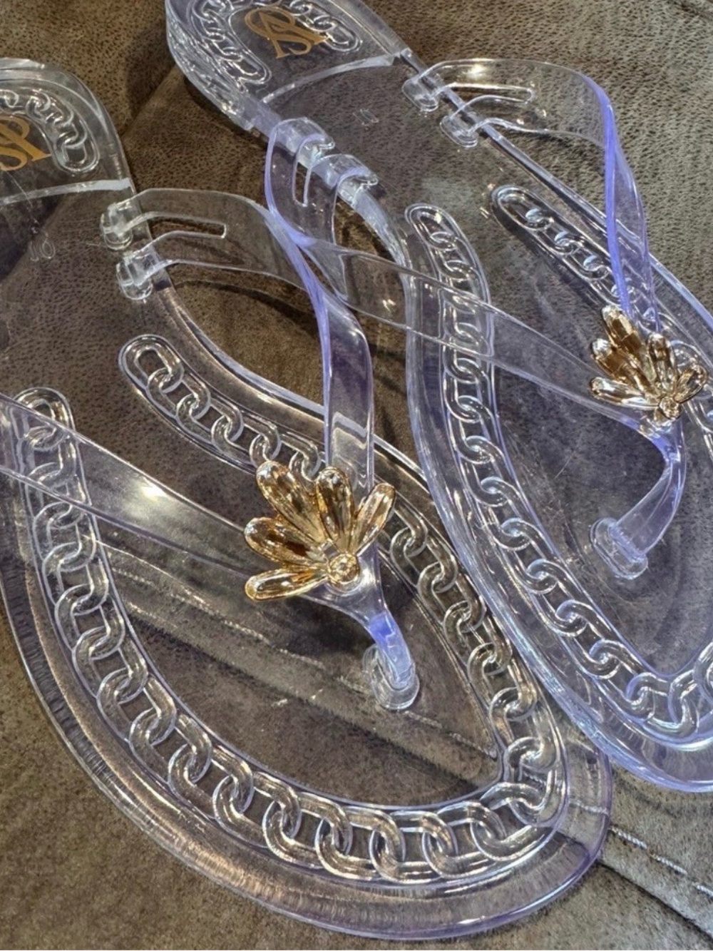 Victoria’s Secret Clear Jelly Sandals Gold Charm Size 10 NWOT Summer Beach Luxe - Picture 4 of 4